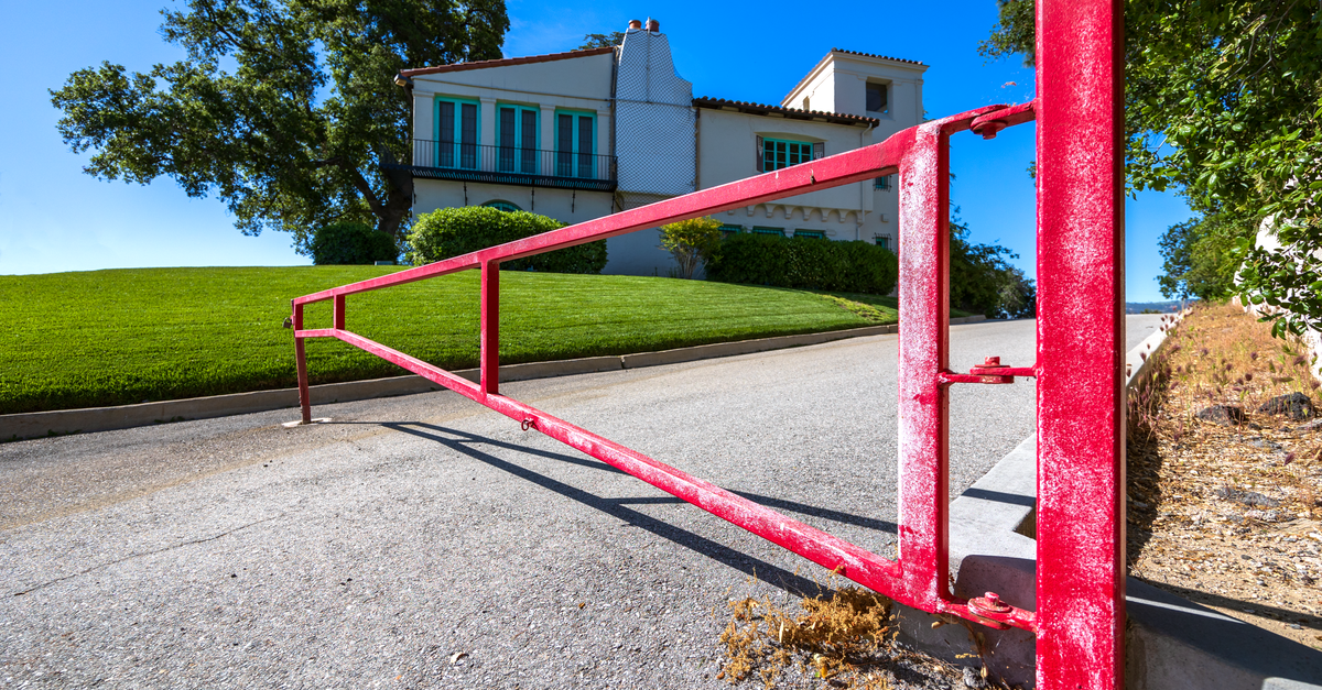 Is Lindenhurst, NY a Wealthy Area? A Local Look at Homes and Security — Wellwood Ave Locksmith